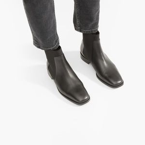 EVERLANE – Italian Leather Square Toe Chelsea Boot